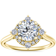 Anillo de compromiso de diamantes con halo en forma de brújula en oro amarillo de 14 k (1/5 qt. total)